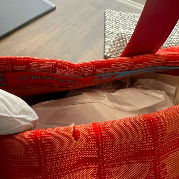 ❤️Chanel Red Travel Ligne Nylon Tote (unique color) - Picture 2 of 15